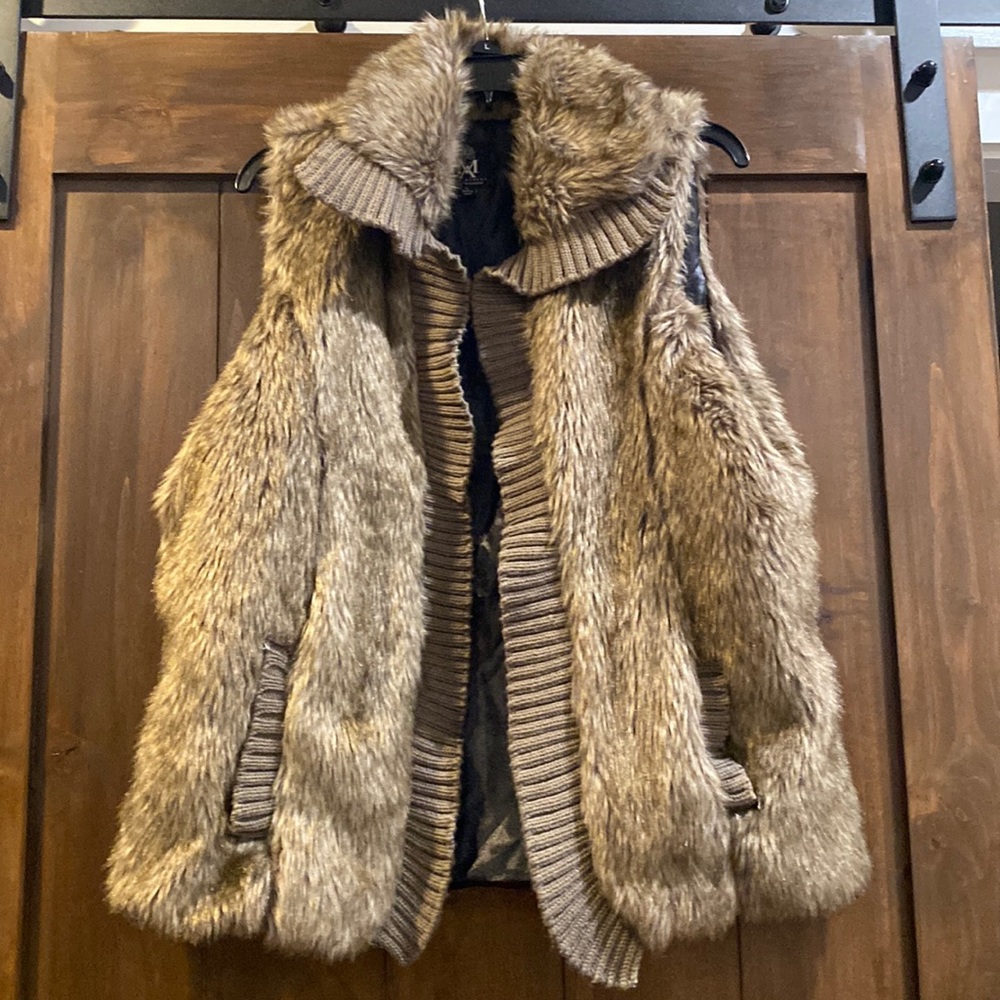 💰40) Miss Ashley Women’s Size L fur accents